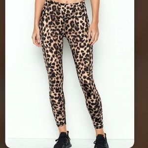 Victoria Sport Essential Pocket Leggings | Leopard Print Sport Yoga Pants Soft